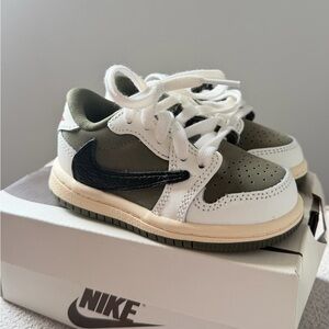 Jordan 1 low -Travis Scott 5c